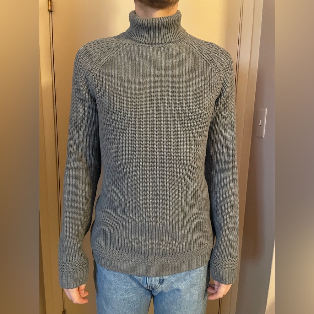 Zara Men’s Cozy Gray Turtleneck Sweater